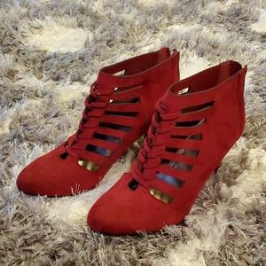 Adorable Impo red cutout booties